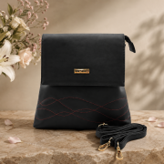 Lara – Black
